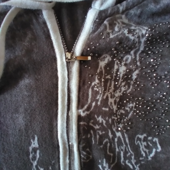 Sweater with hood - Picture 5 of 14